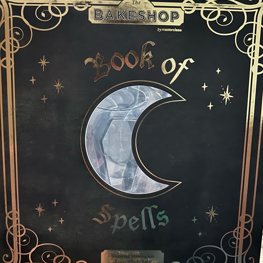 The Bakeshop Book of Spells Cookie Cutter Piping Kit 12, Halloween 🎃 👻💀